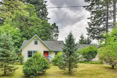 Image de Downtown Home w\/ Patio - Walk to Shops & Dining!