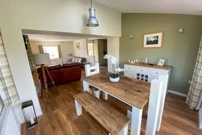 Image de New for 2020 Modern barn conversion sleeps up to 9 people. Close to Alton Towers