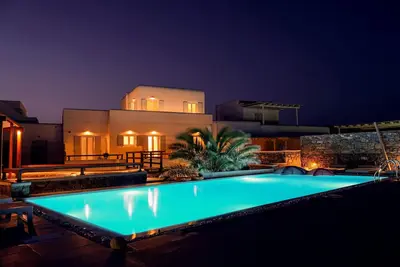 Modern Villa, 5 Master Br, Large Private Pool, Sunset View, close 2 Mykonos Town