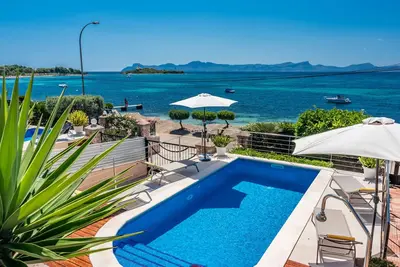Image de Villa Faro pour 8 personnes en face de la mer à Alcanada avec piscine