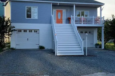 Image de Tortuga - Fantastic Canal Home with Floating Dock!