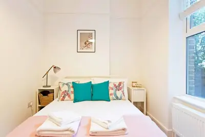 Image de Highbury Fieldway 2 bed & terrace. Great location