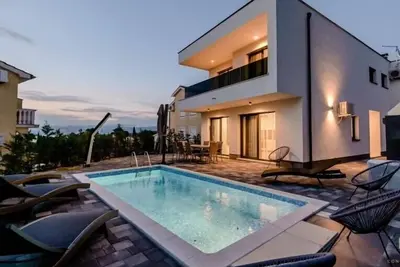 Stylish Villa Metra Maris2 with a sea view and a pool on Krk
