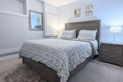 Image de Über-clean, cozy, private suite - Stonebridge