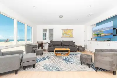 Image de Oceanfront Upper Unit with Panoramic Views! Includes Patio - a Guest Favorite!