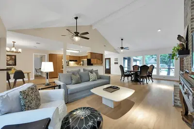 Image de Woodlands Towncenter Home with Pool
