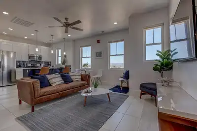 Image de Spacious | Clean | Get-a-way for two! | Sky