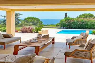 Image de PROPRIÉTÉ De Luxe pour 8 personnes avec vue mer magnifique