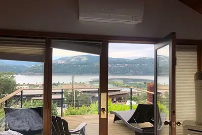 Image de Charming craftsman with spectacular one-of-kind view in Hood River.