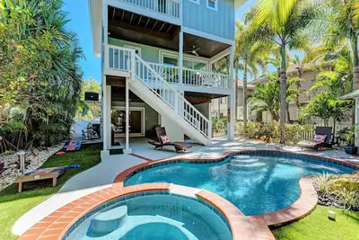Image de Hop, Skip and a Beach - 4Bed Pool Home in Anna Maria City - By Island Real Estat