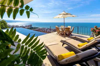 Image de Hip and Stylish Downtown Villa w/ Spectacular Views, Pool and Incredible Staff