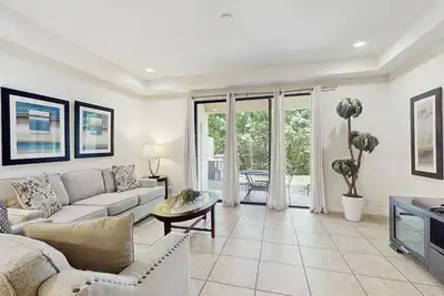 Image de Gorgeous Snowbird-friendly home with pool, hot tub, & gym - close to theme parks