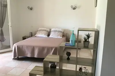Image de Studio de 40m2 Ă 10 min des plages