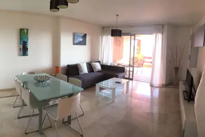 Image de Bel appartement avec grande terrasse & vue sur mer