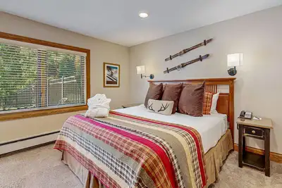 Image de Lodge-style, ski-in/ski-out studio w/ fast WiFi & shared pool, hot tub, laundry