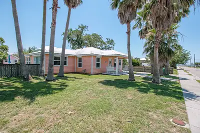 Image de Flirty Flamingo! Your dream vacation home! In-Ground Pool = Perfection!