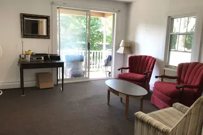 Image de Center of Chautauqua Institution Second-floor Apartment