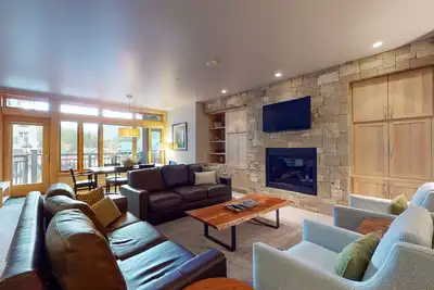 Image de Ski-in/out Lionshead retreat w/ fireplace, fast WiFi, W/D & shared pool/hot tubs