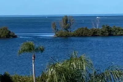 Hudson Hideaway: 2 Br/2 Bath Gulf Front Condo, Stunning Sunset from 27' Balcony