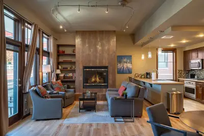 Image de Howelsen Place A302 | Air Conditioning | Private Parking Garage | Fire Pit with Views