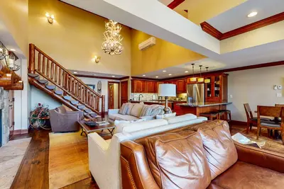 Image de Mountain view condo w/ ski-in/ski-out access + shared hot tubs & pool