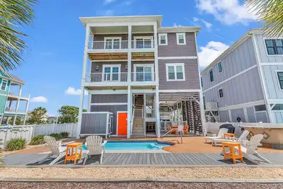 Image de 5-bedroom Vacation Home Just a Short Walk to the Ocean Isle Beach