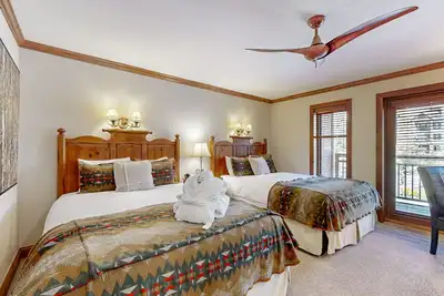 Image de Ski-in/out condo w/fast WiFi, mountain/village view, shared pool/hot tub/laundry
