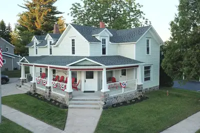 Image de Large Historic Family Vacation Home