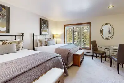 Image de Ski-In/Ski-Out Condo with Fast WiFi plus Shared Pool, Hot Tubs, & Laundry