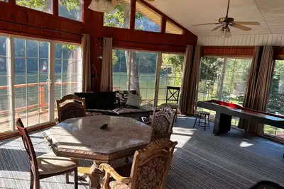 Image de Right on the White River! Stunning views! Fish, hike, or just relax!