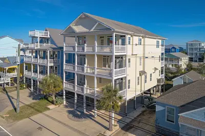 Image de Spectacular views! 5 bdrms perfect for family memories! Short walk to beach!
