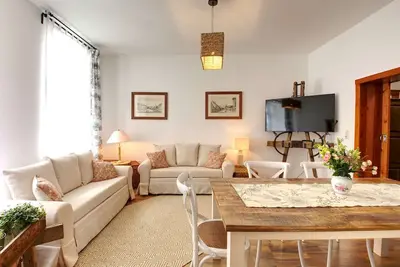 Image de Spacious vacation apartment for up to 8 people centrally located next to St. Annenkirche church