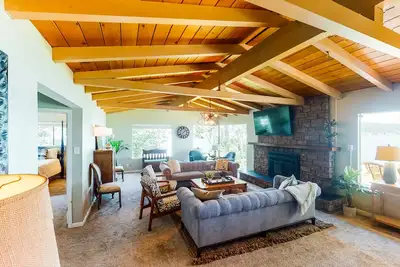 Image de Inviting bayside dwelling with beach access, deck, waterfront views, & fireplace