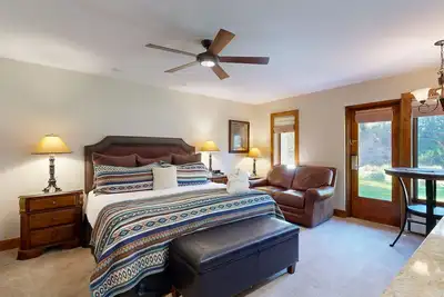 Image de Ski-in/out lodge studio w/ mountain view, fast WiFi & shared pool, hot tubs, W/D