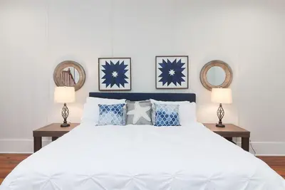Image de Whole condo - Wifi, King Beds, 55\" Smart Tv, Walk to  Columbus Riverwalk