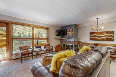 Image de Mountain view, ski-in/out condo w/ fireplace, fast WiFi, shared pool/hot tubs/Wd