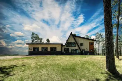 Image de Rustic Mountain Modern Home With Breathtaking Black Hills Views!