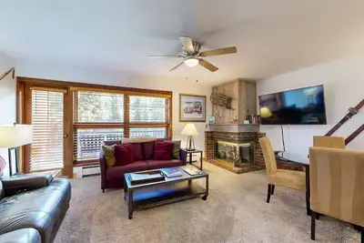 Image de Ski-in/out, mountain view w/ fireplace, fast WiFi & shared pool/hot tubs/laundry