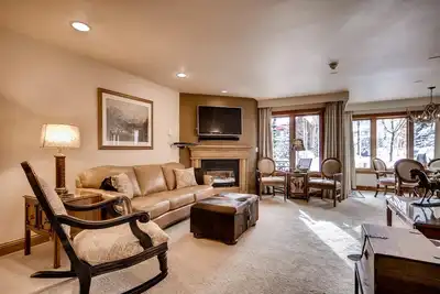 Image de Winter Condo in Ski-In/Ski-Out Complex w/Fireplace/Free WiFi/Shared Pool/Hot Tub