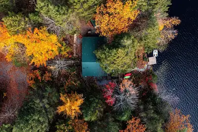 Image de Panoramic Water Views, waterfront house on French pond
