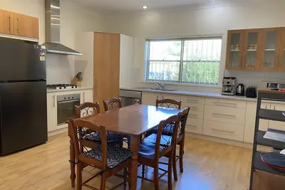 Image de Sun filled 3 bedroom home