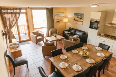 Image de Appartement pour 8 personnes. Au centre de Saint François Longchamp avec ski in & out.