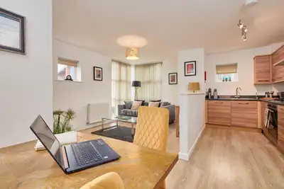 Image de Executive large Apt. w/balcony, parking & Netflix