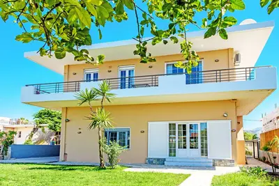 Image de Modern villa, Walking distance to beach & amenities, Platanes