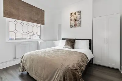 Image de ⭑ Staywhenever Ts- 4 Bedroom House | King Size Beds | Sleeps 9 ⭑