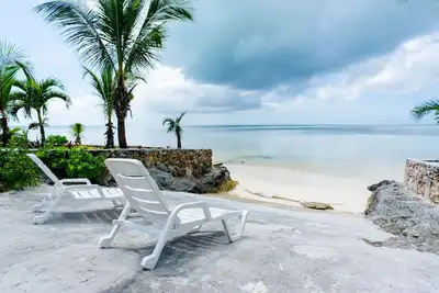 Cottage steps from Private Beach! Lovely Ocean Views