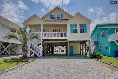 Image de 3rd Row-Only Steps Away from Paradise