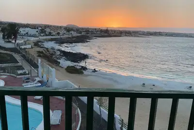 Image de Front de mer - accès direct plage - vue exceptionnelle sur la baie de Corralejo