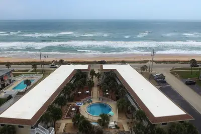 Image de Ocean View Condo w/ Pool, Cable, Wifi, Beach Access. Ormond-by-the-Sea