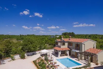 Image de Maison de vacances Svetvinčenat pour 1 - 8 personnes avec 4 chambres à coucher - Maison de vacances